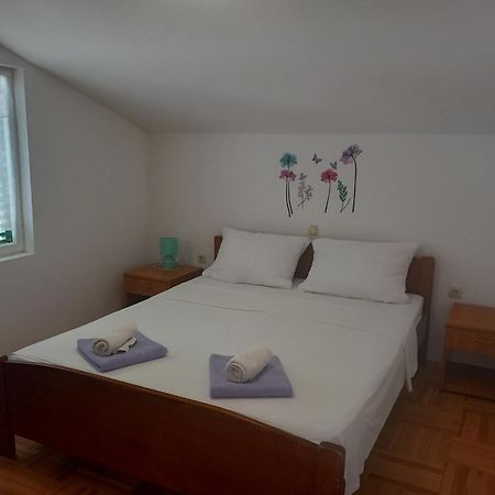 Apartments Mira Lopar Exterior photo
